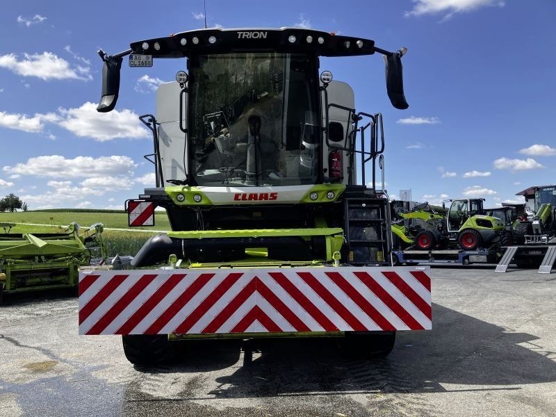 Claas TRION 740 TT MIT V 770