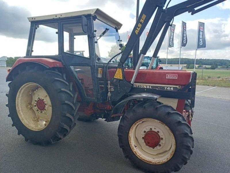 Case IH 744