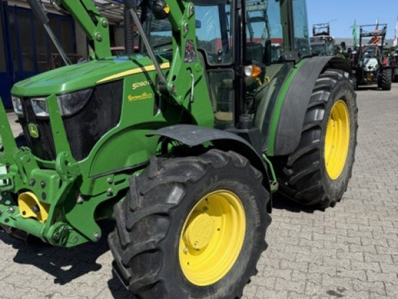 John Deere 5090