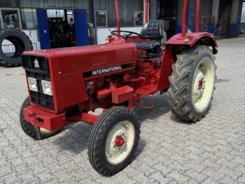 Case IH 323
