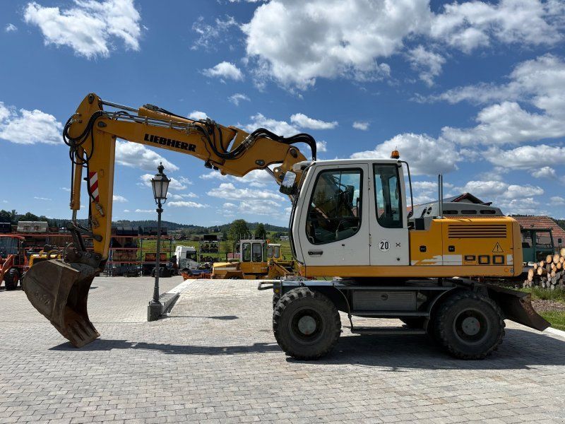 Liebherr A 900 C