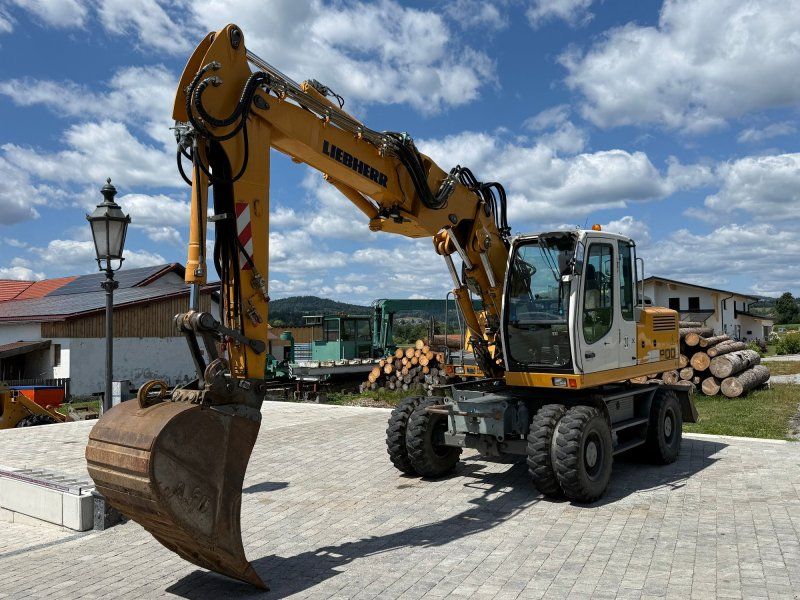 Liebherr A 900 C