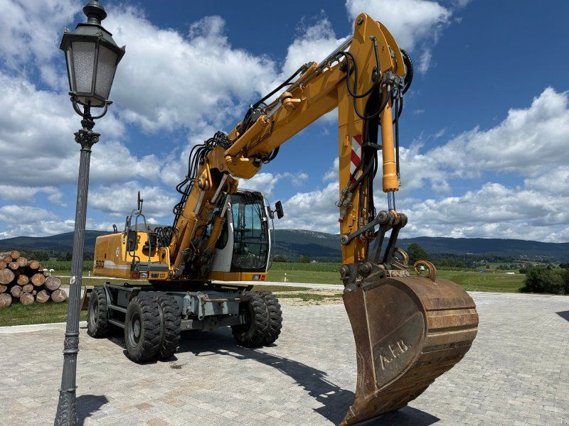 Liebherr A 900 C