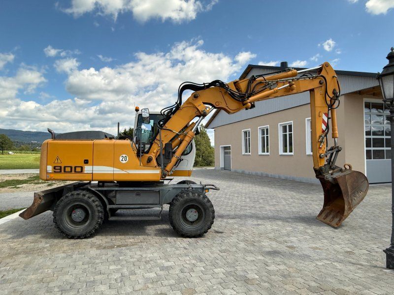 Liebherr A 900 C