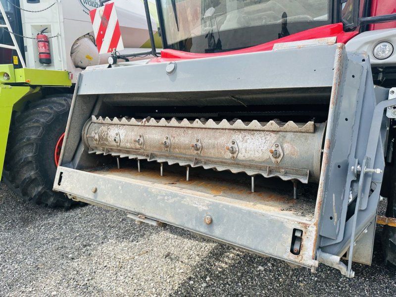 Massey Ferguson 7347S Activa MCS mit Schneidwerk