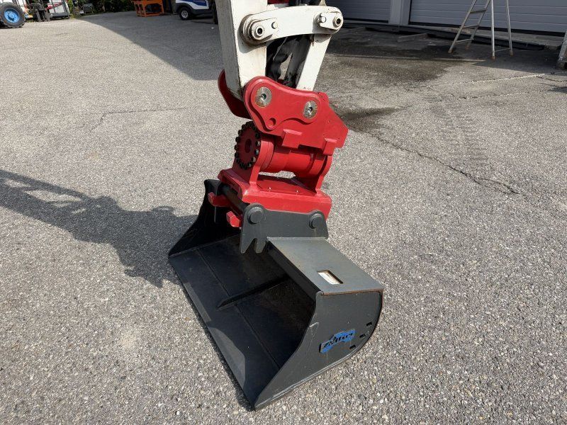 Takeuchi TB 235 mit Powertilt