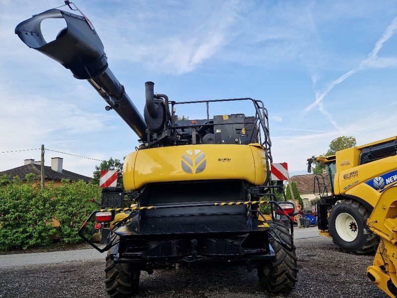New Holland CR8.90