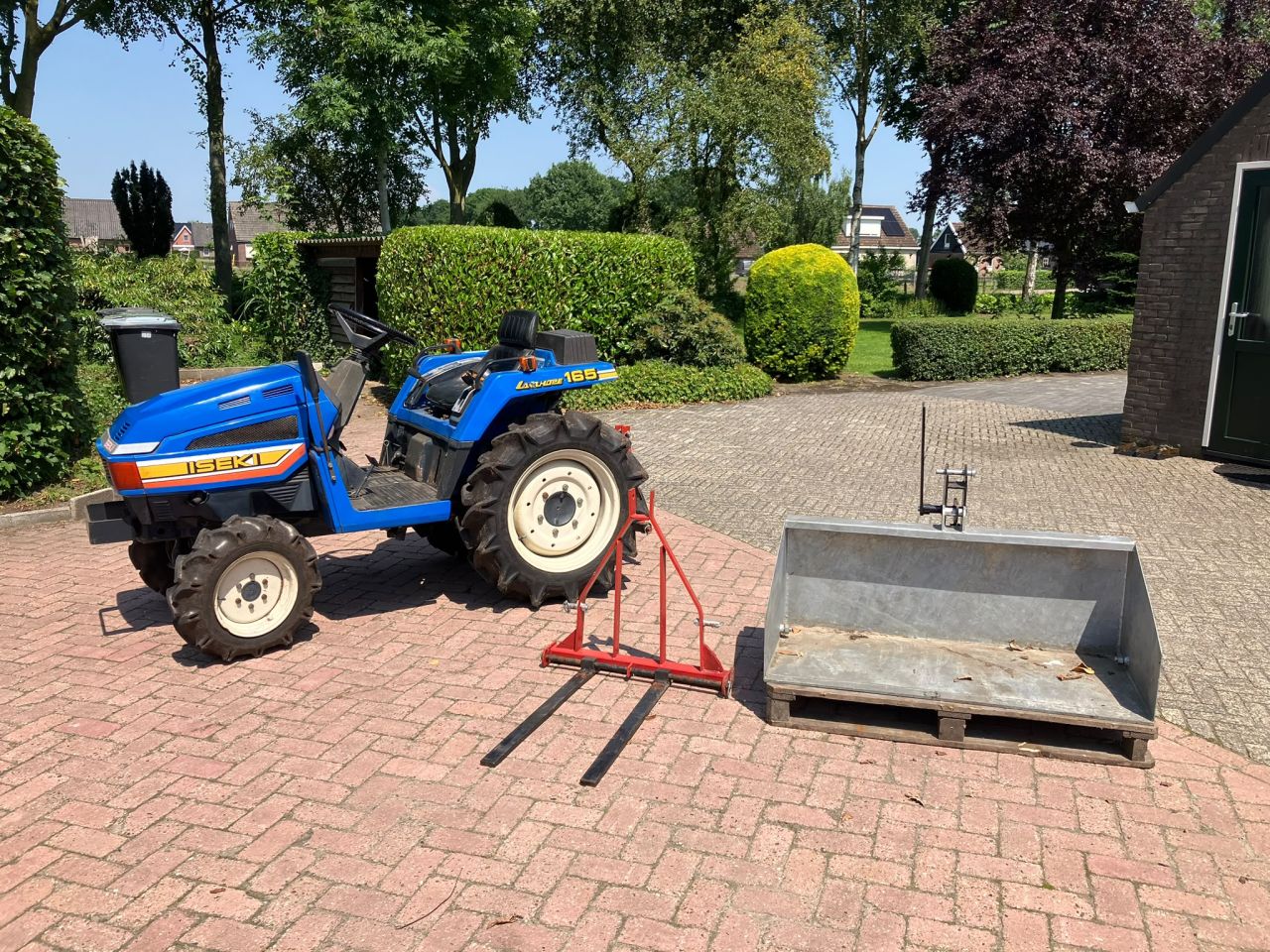 Nette Iseki 165 met werktuigen (marge)