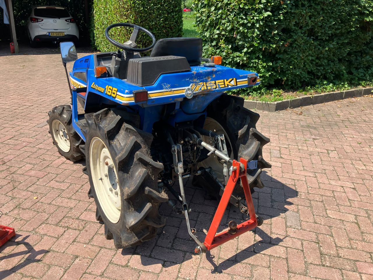 Nette Iseki 165 met werktuigen (marge)