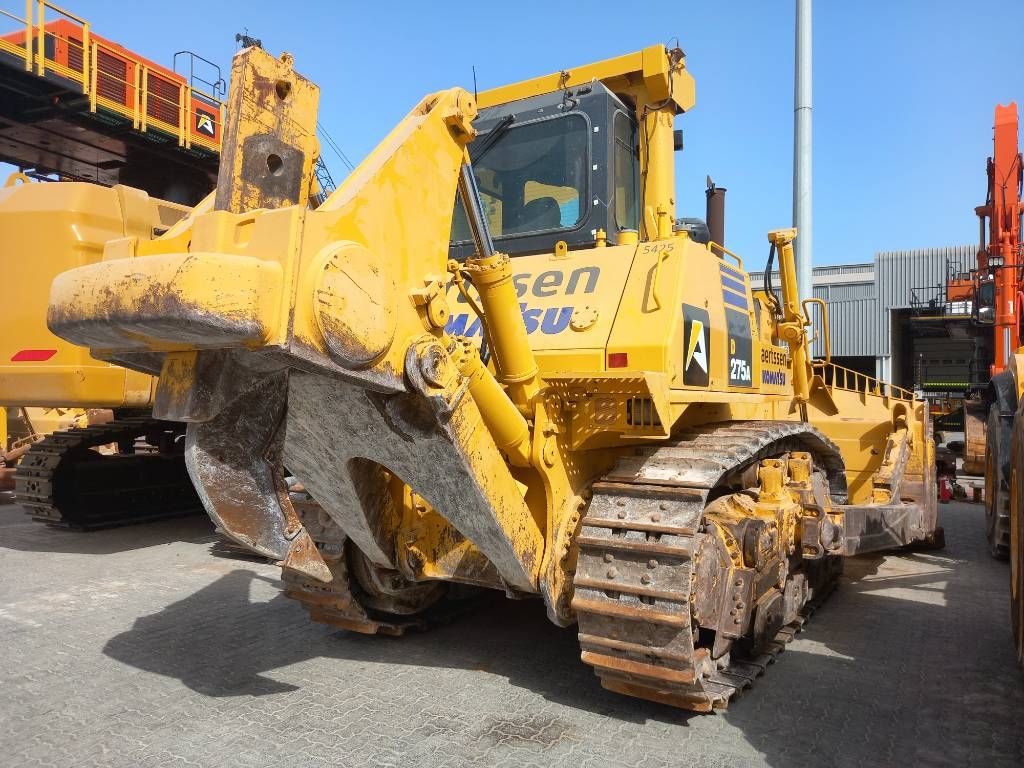 Komatsu D275A-5R (EXW - Abu Dhabi)