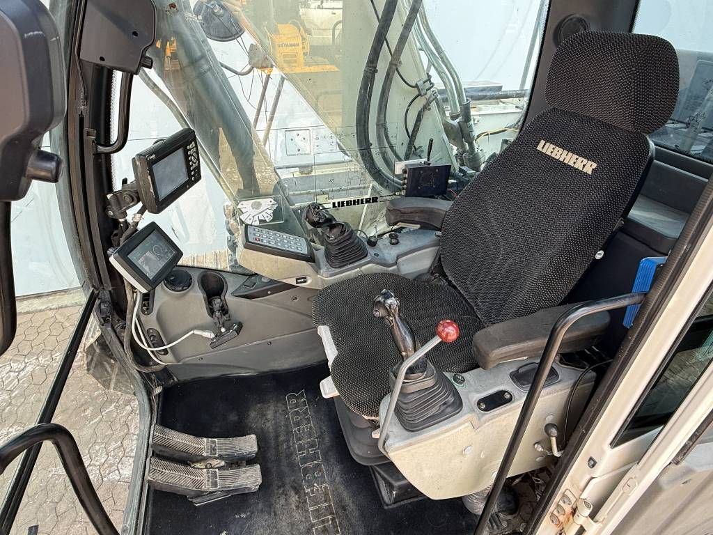 Liebherr R924 LC - GPS / NEW CHAIN + SPROCKET