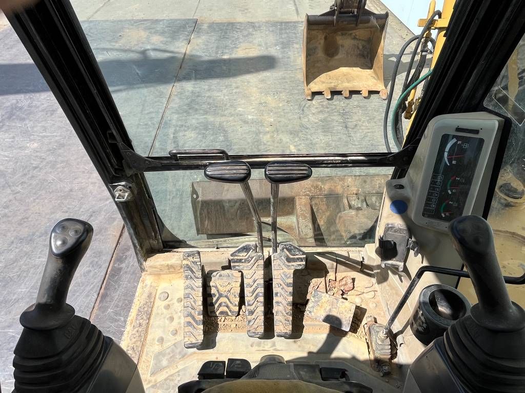 CAT 307C - Blade / Quick Coupler / Climate Control