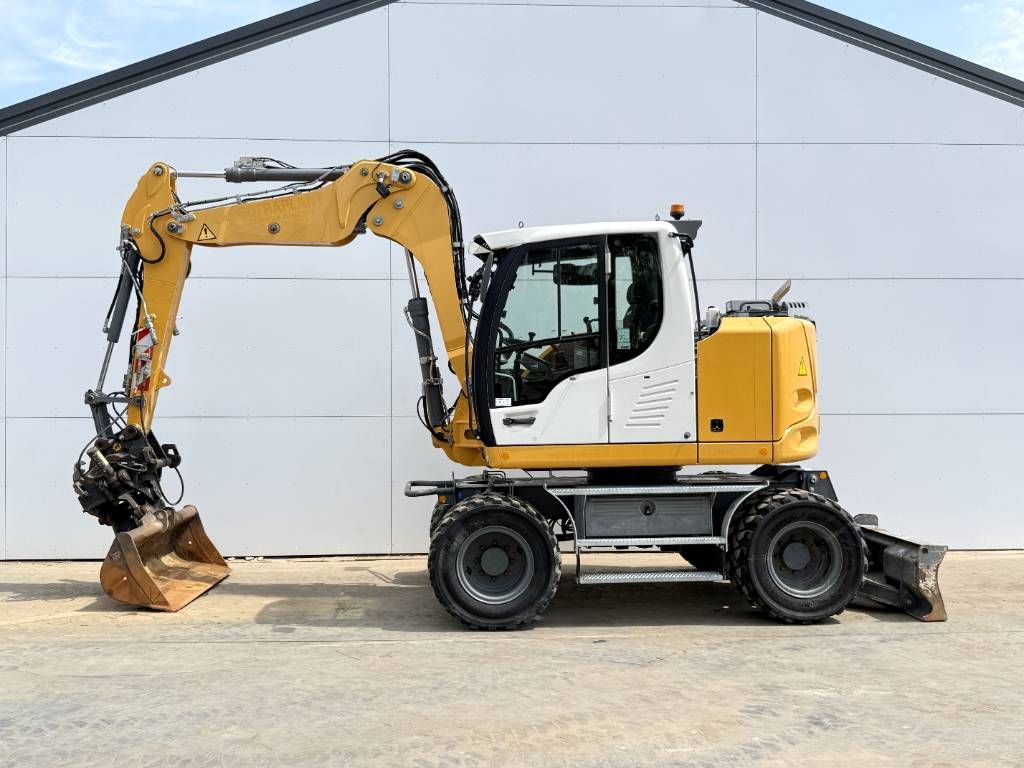 Liebherr A910 - Blade / Auto Greasing / Quick Coupler