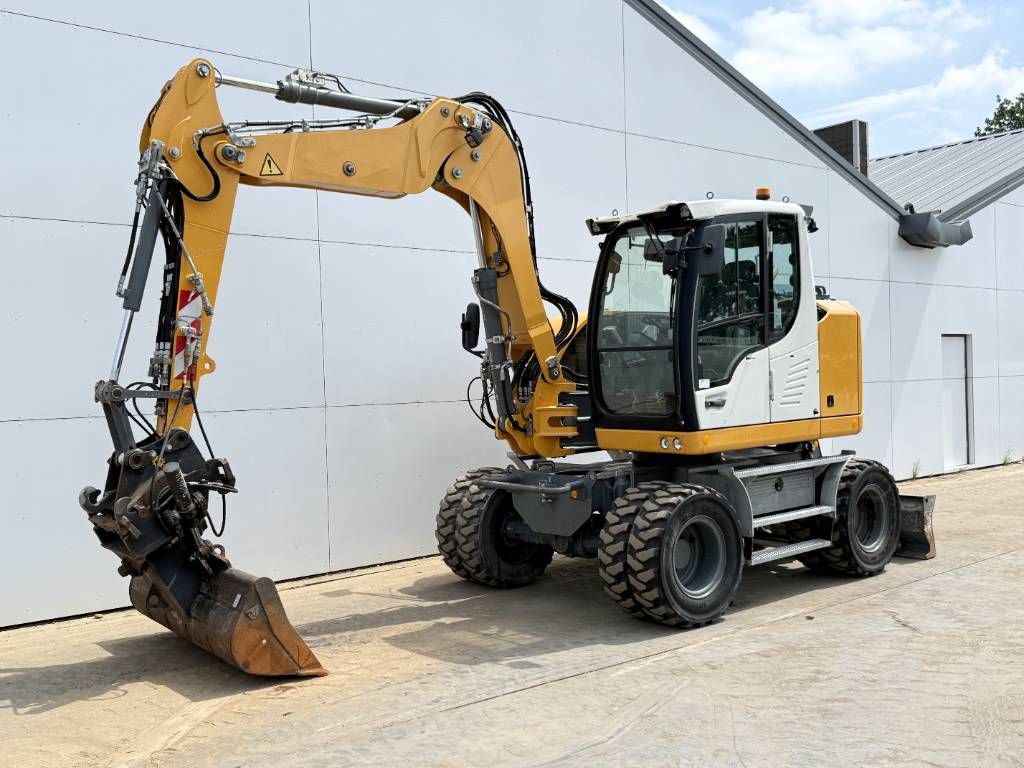 Liebherr A910 - Blade / Auto Greasing / Quick Coupler