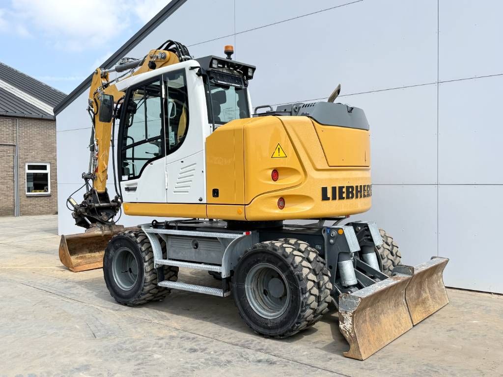 Liebherr A910 - Blade / Auto Greasing / Quick Coupler