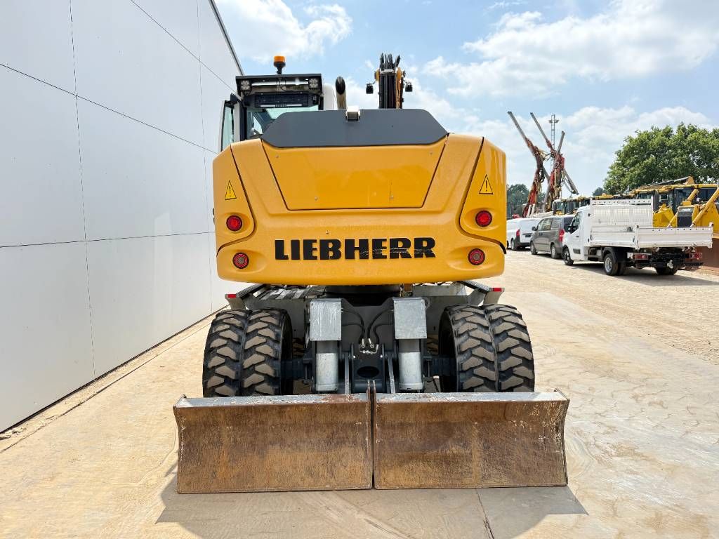 Liebherr A910 - Blade / Auto Greasing / Quick Coupler