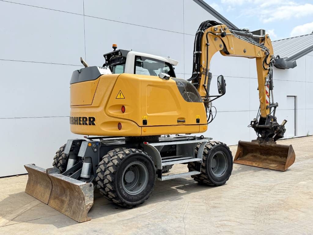 Liebherr A910 - Blade / Auto Greasing / Quick Coupler