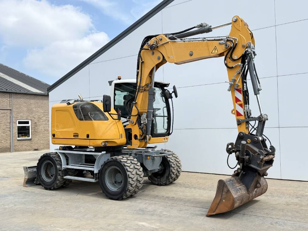 Liebherr A910 - Blade / Auto Greasing / Quick Coupler