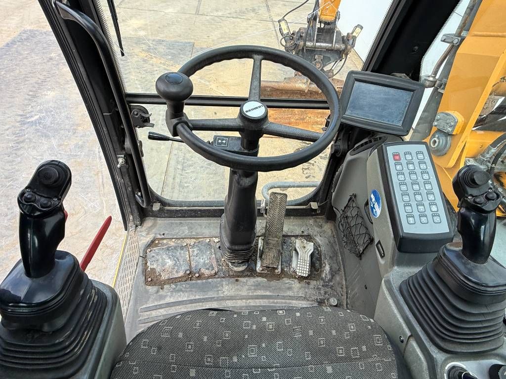 Liebherr A910 - Blade / Auto Greasing / Quick Coupler