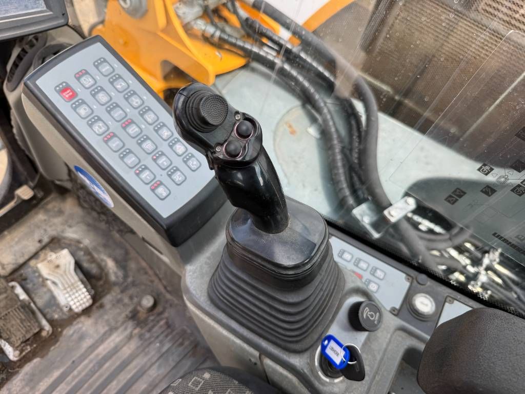 Liebherr A910 - Blade / Auto Greasing / Quick Coupler