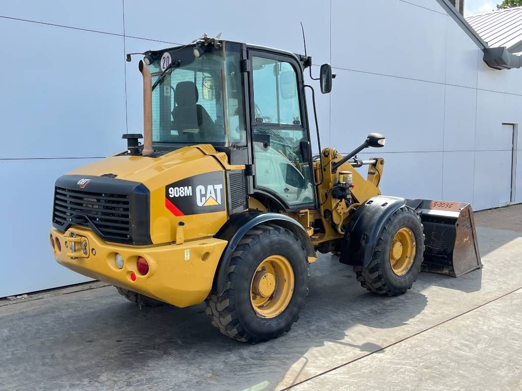 CAT 908M - Bucket + Forks / Automatic Greasing