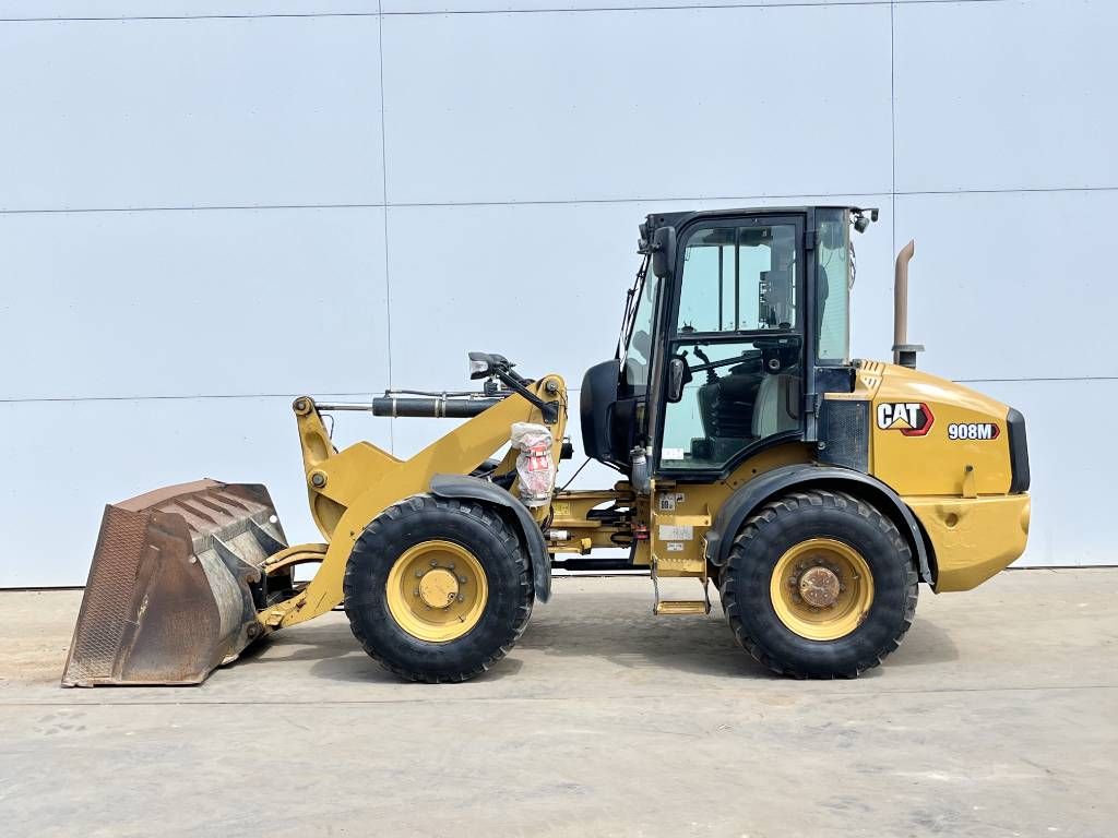 CAT 908M - Quick Coupler / Automatic Greasing
