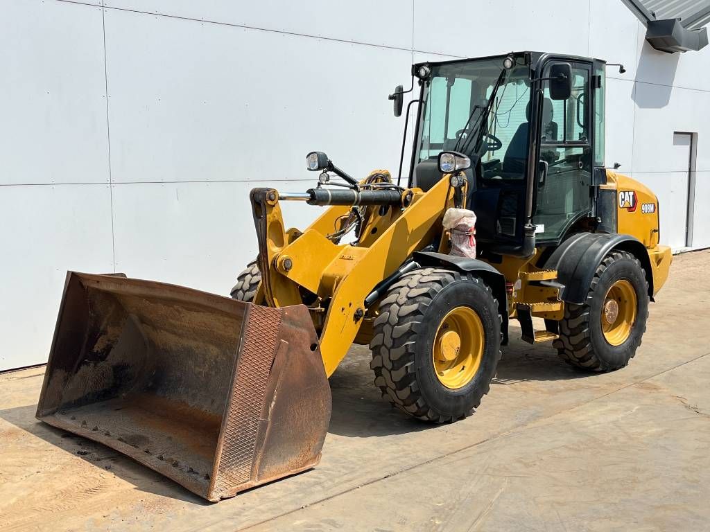 CAT 908M - Quick Coupler / Automatic Greasing