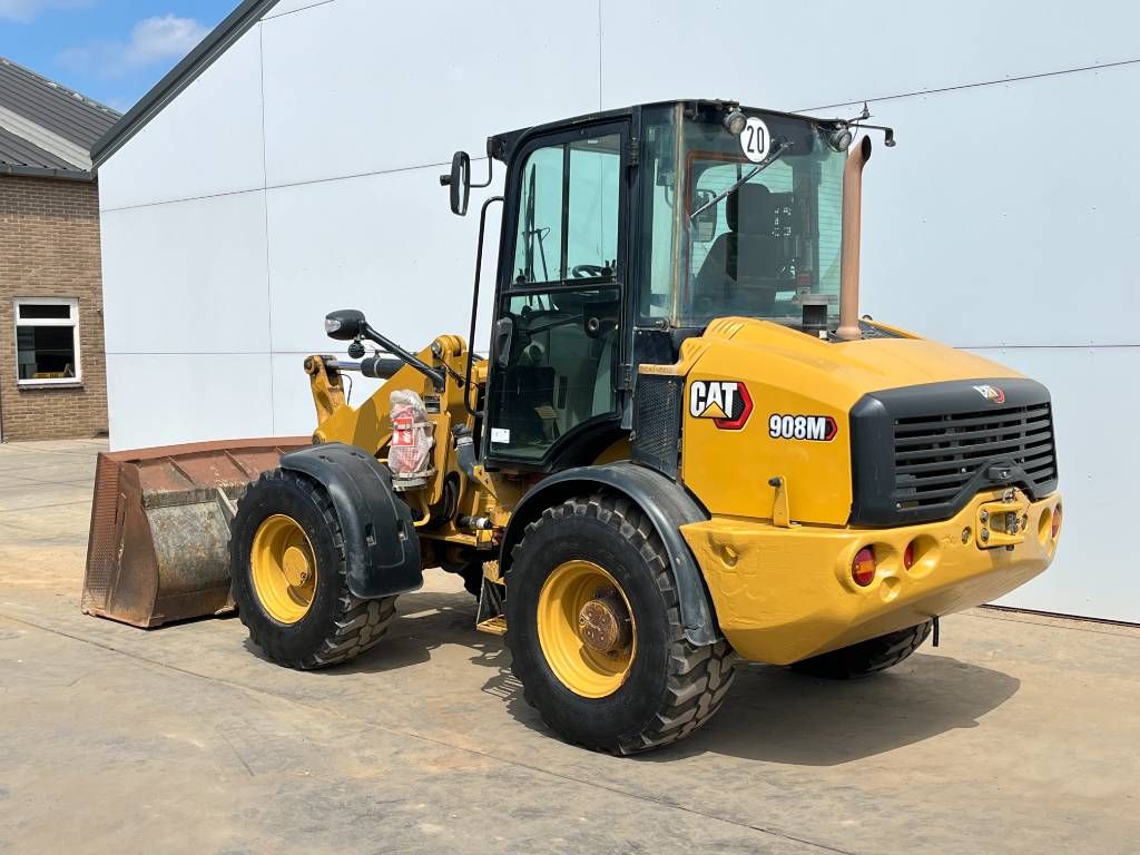 CAT 908M - Quick Coupler / Automatic Greasing