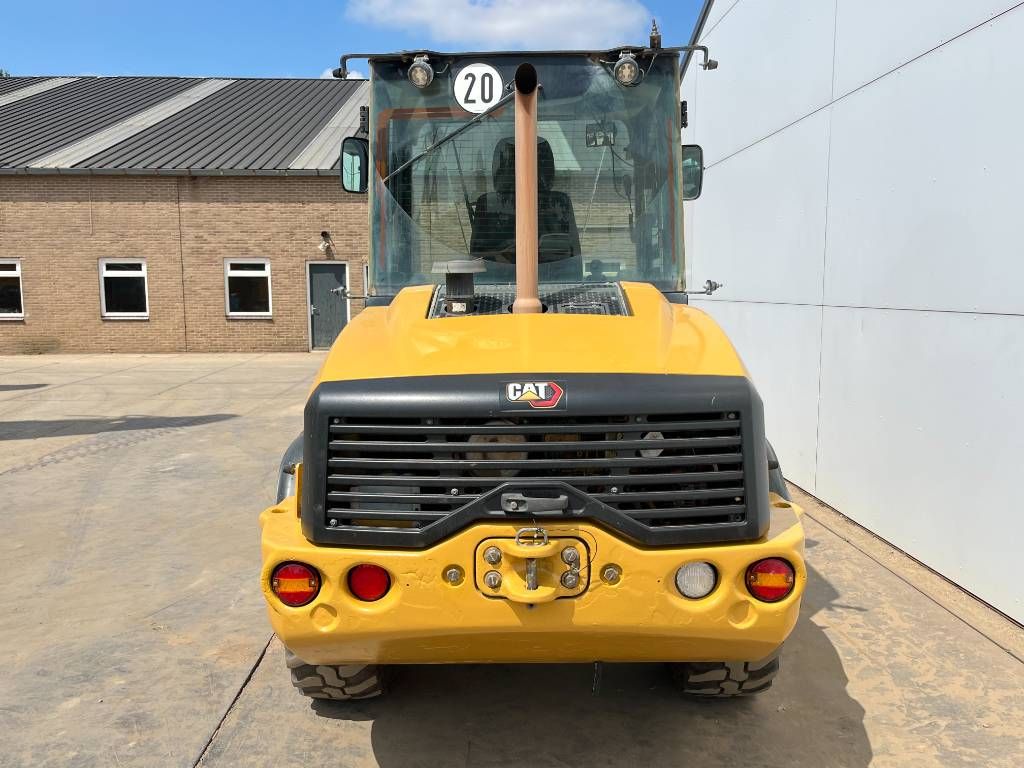 CAT 908M - Quick Coupler / Automatic Greasing