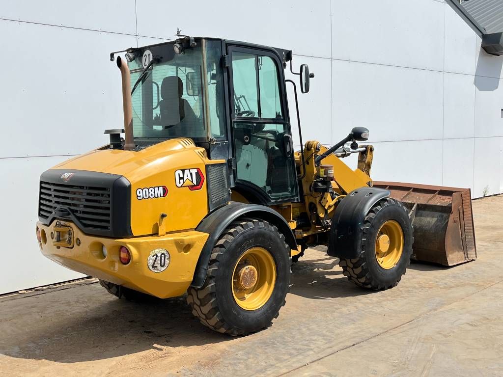 CAT 908M - Quick Coupler / Automatic Greasing