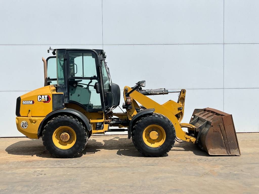 CAT 908M - Quick Coupler / Automatic Greasing