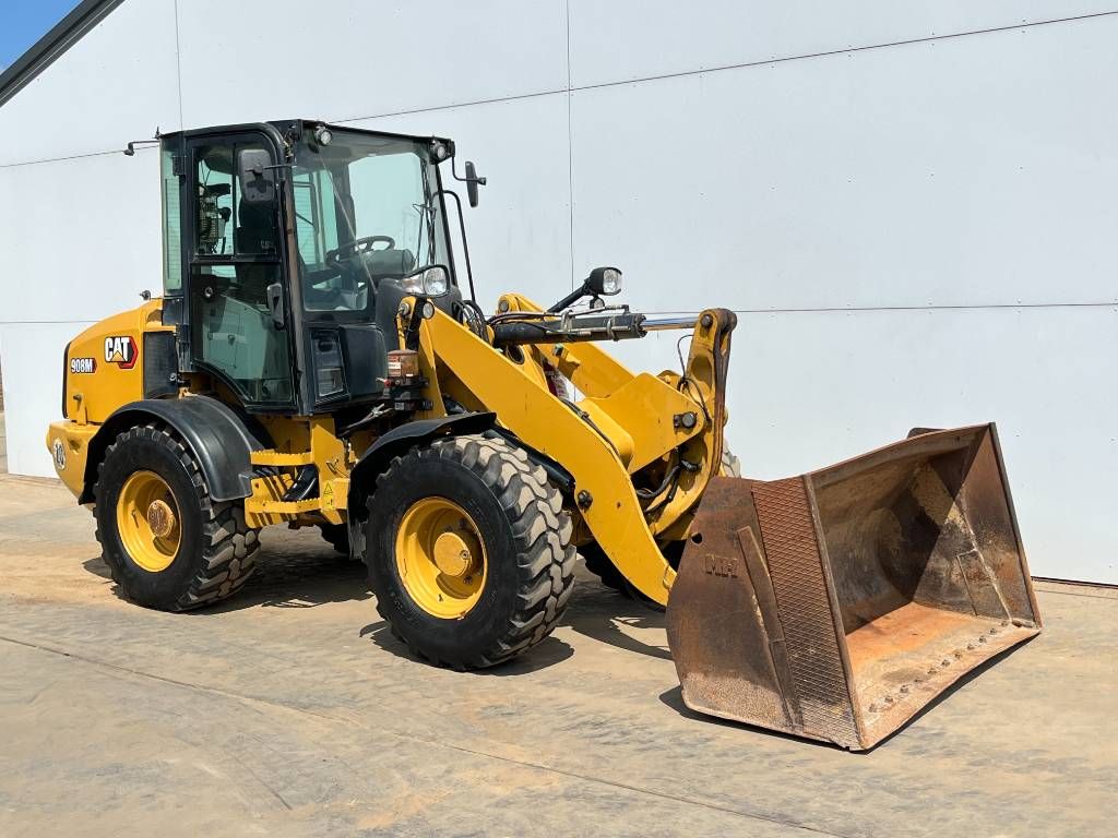CAT 908M - Quick Coupler / Automatic Greasing