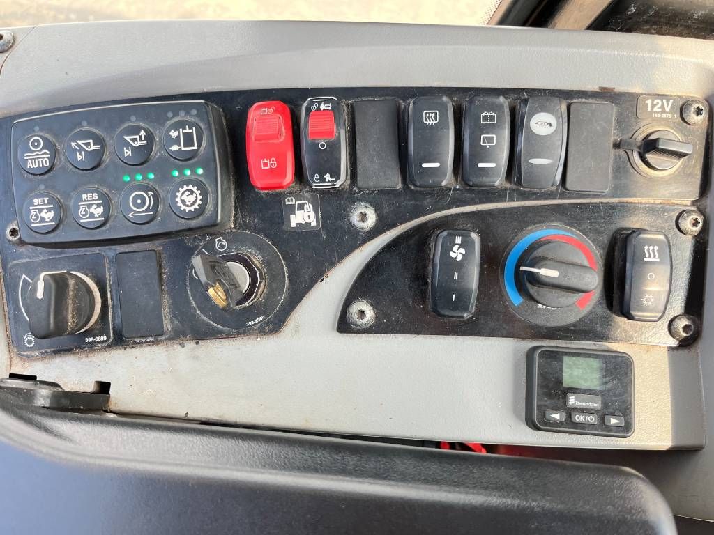 CAT 908M - Quick Coupler / Automatic Greasing