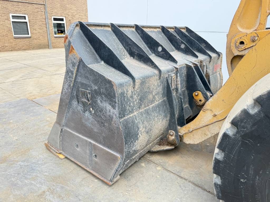 CAT 966M - Quick Coupler / Pressurised Cabin