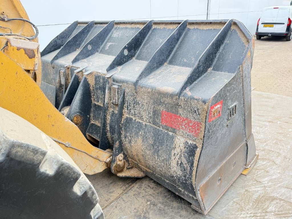 CAT 966M - Quick Coupler / Pressurised Cabin