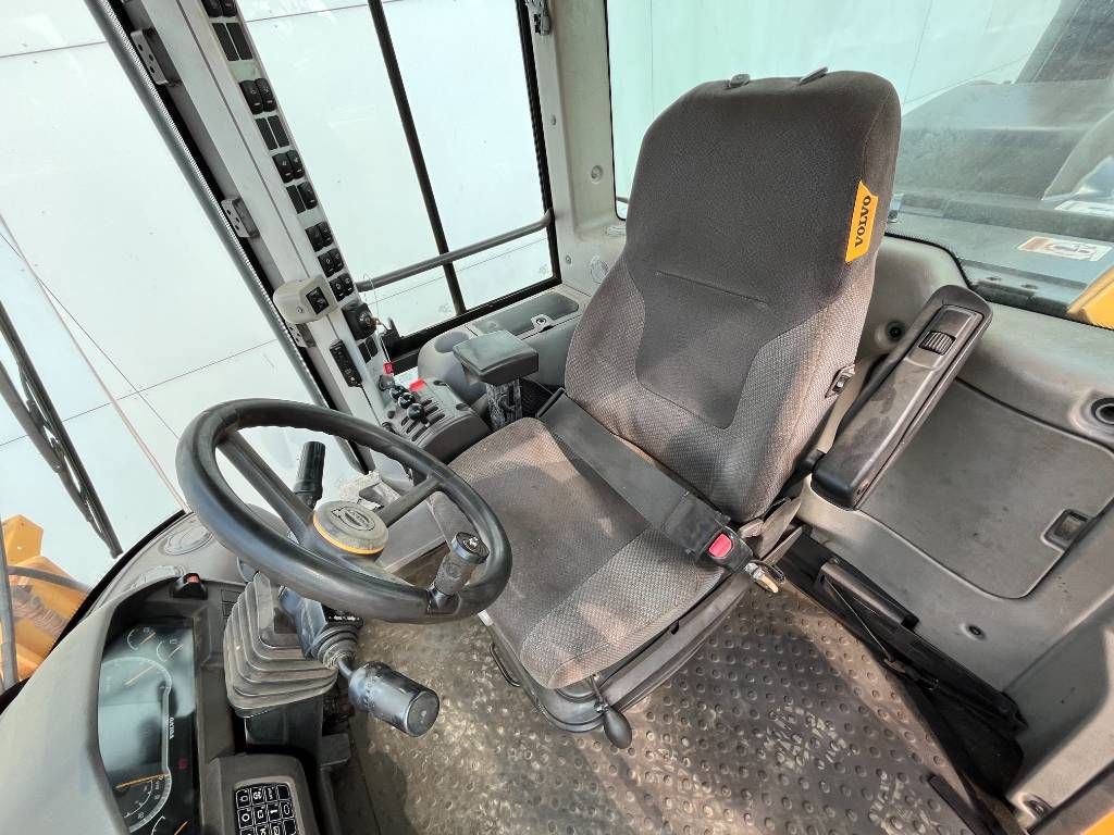 Volvo L90H - 3th Function + Quick Coupler