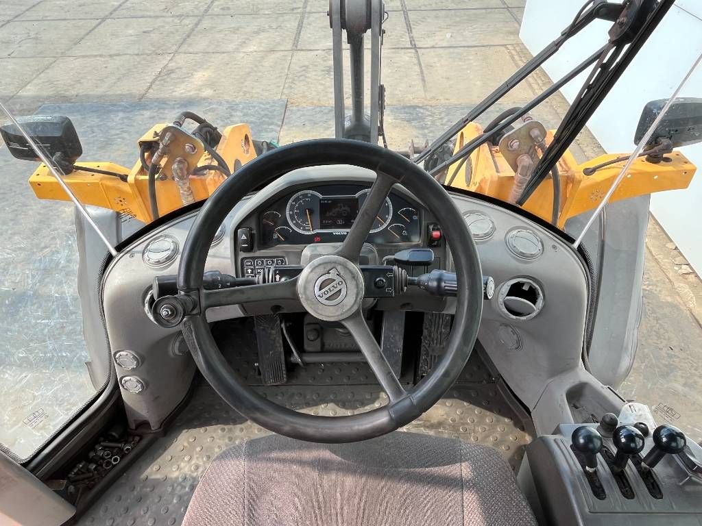 Volvo L90H - 3th Function + Quick Coupler