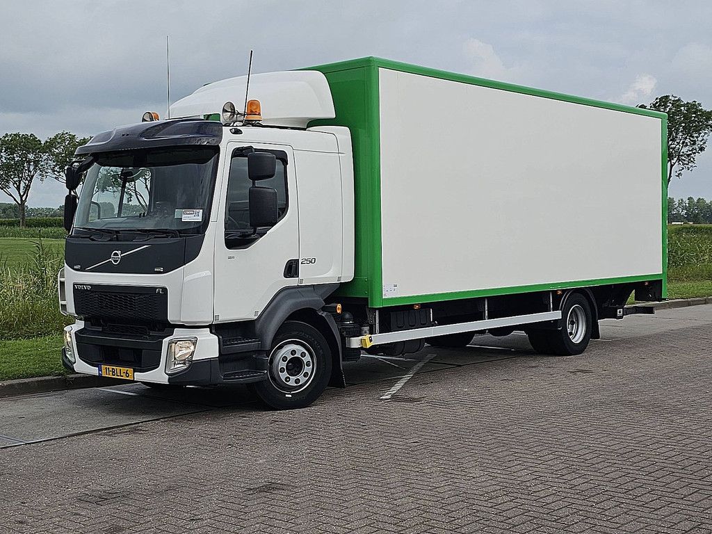 VOLVO FL 250.12 hh floor lift airco