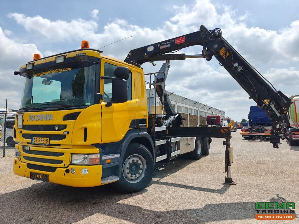 Scania P 320 B 6X2*4 Tageskabine EEV – 9-Tonnen-Vorderachse – HyvaLift-Hakenlift + HMF 1720 K3 + Fernbedienung
