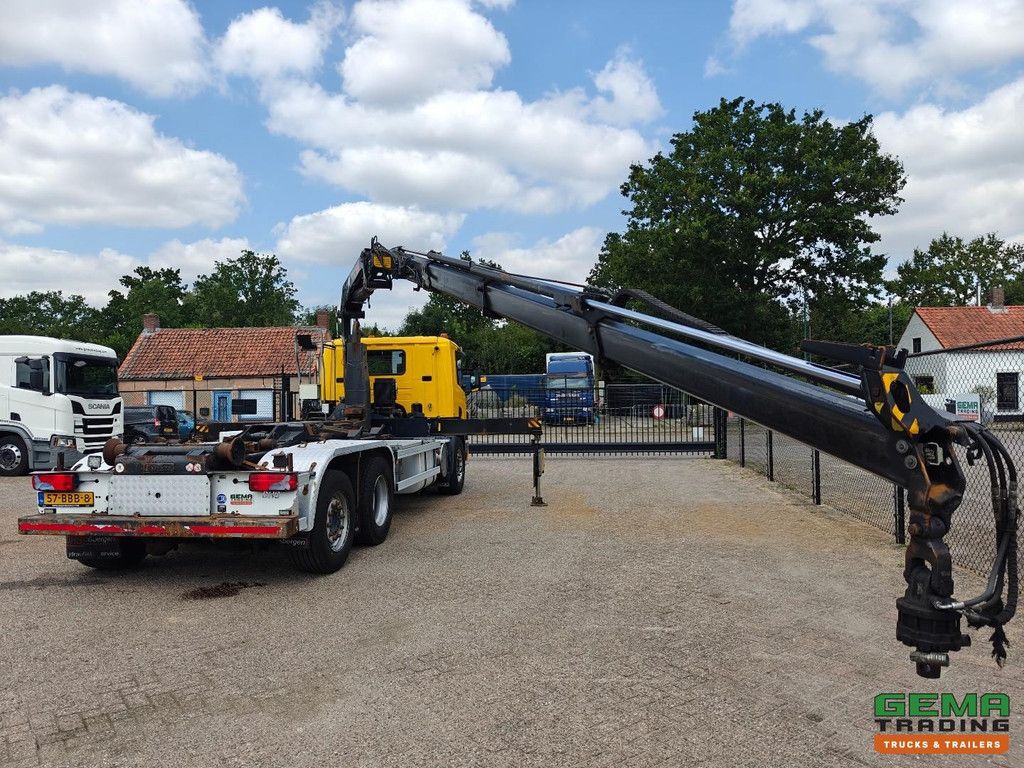 Scania P 320 B 6X2*4 Tageskabine EEV – 9-Tonnen-Vorderachse – HyvaLift-Hakenlift + HMF 1720 K3 + Fernbedienung