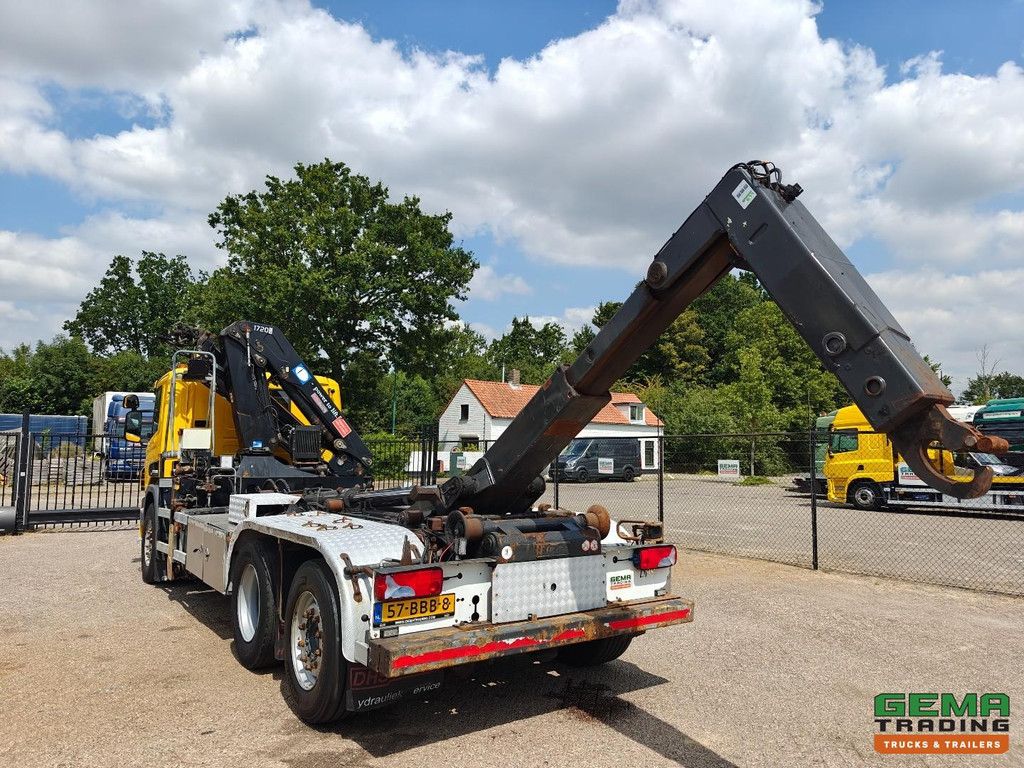 Scania P 320 B 6X2*4 Tageskabine EEV – 9-Tonnen-Vorderachse – HyvaLift-Hakenlift + HMF 1720 K3 + Fernbedienung