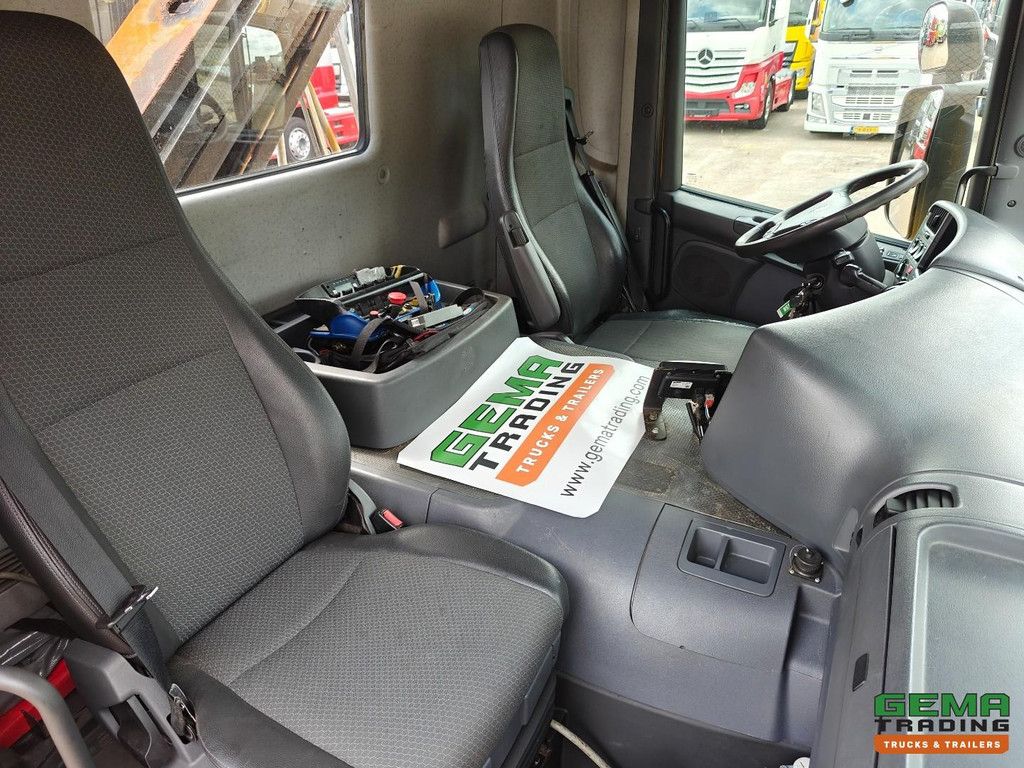 Scania P 320 B 6X2*4 Tageskabine EEV – 9-Tonnen-Vorderachse – HyvaLift-Hakenlift + HMF 1720 K3 + Fernbedienung
