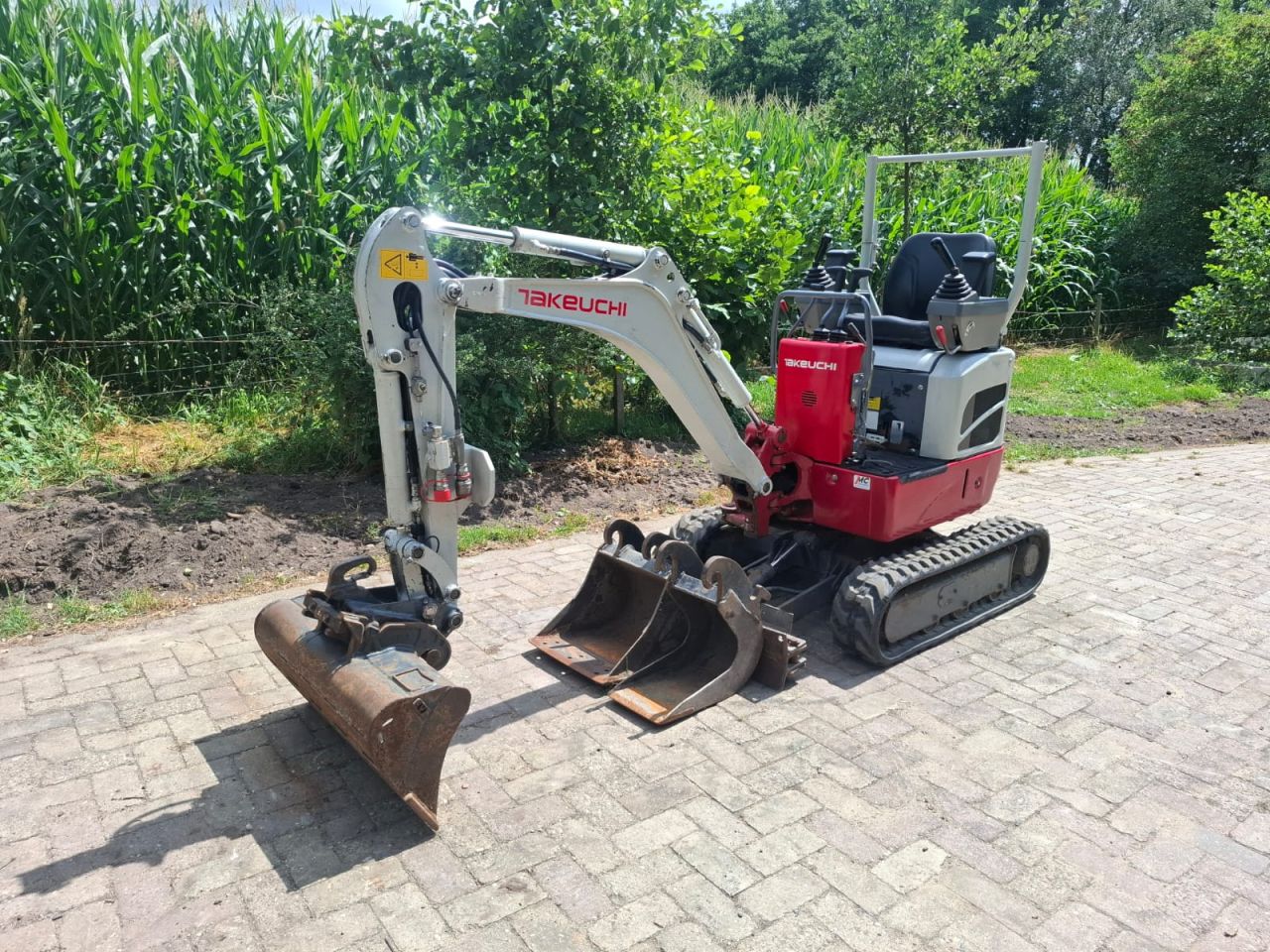 Takeuchi TB210R | bj 2019 | 2039uur | Sloopsorteer functie