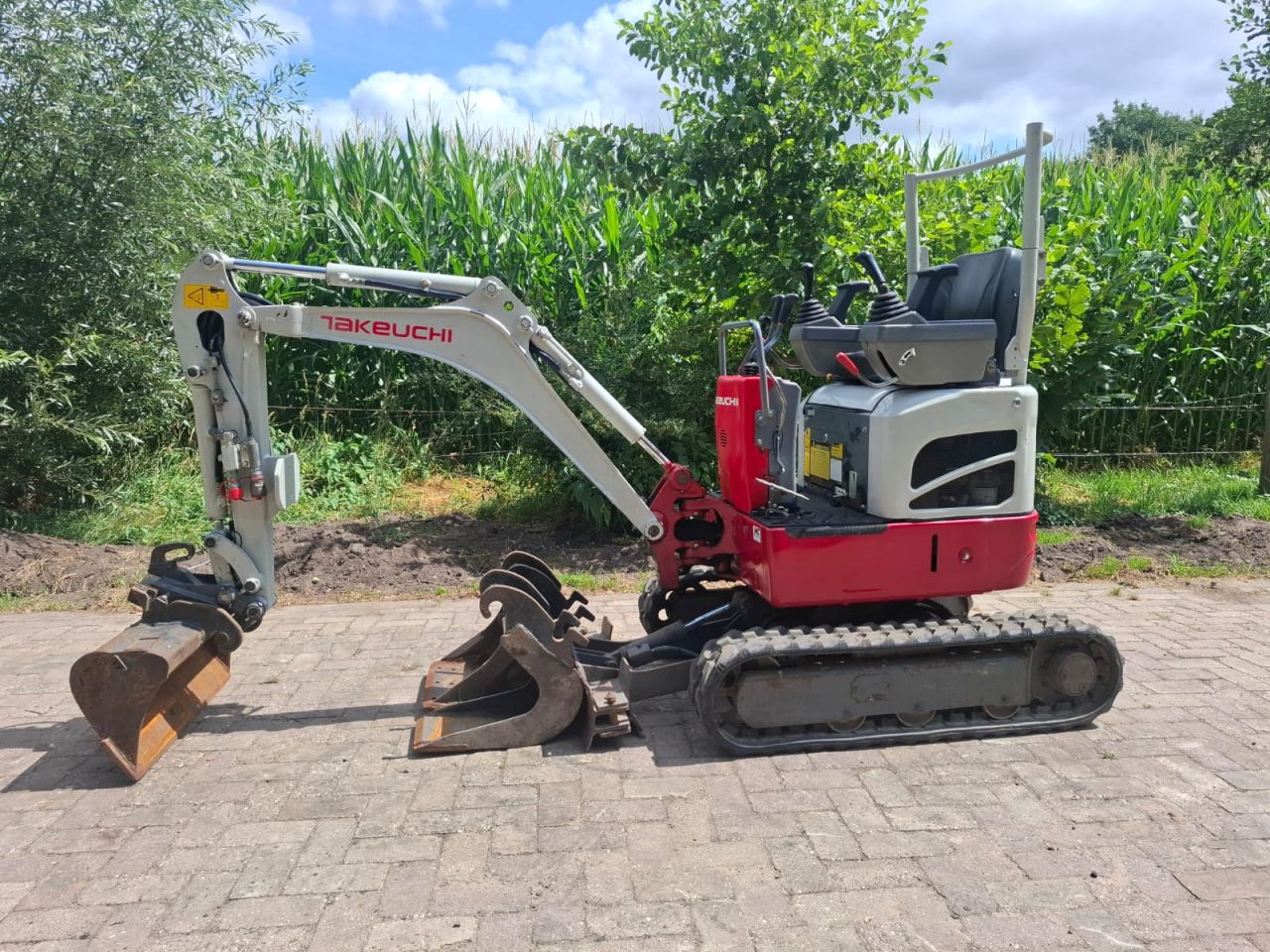 Takeuchi TB210R | bj 2019 | 2039uur | Sloopsorteer functie