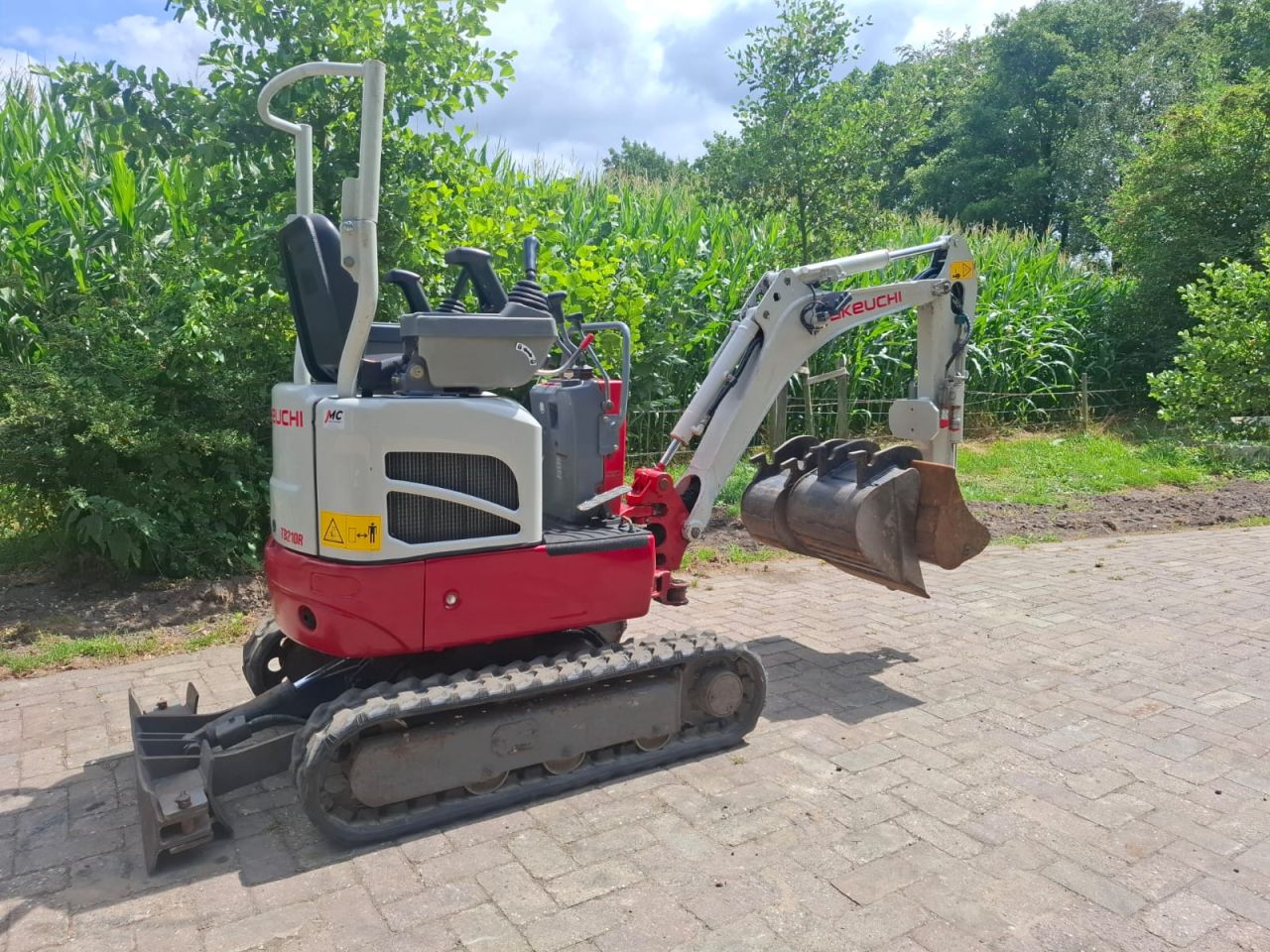 Takeuchi TB210R | bj 2019 | 2039uur | Sloopsorteer functie