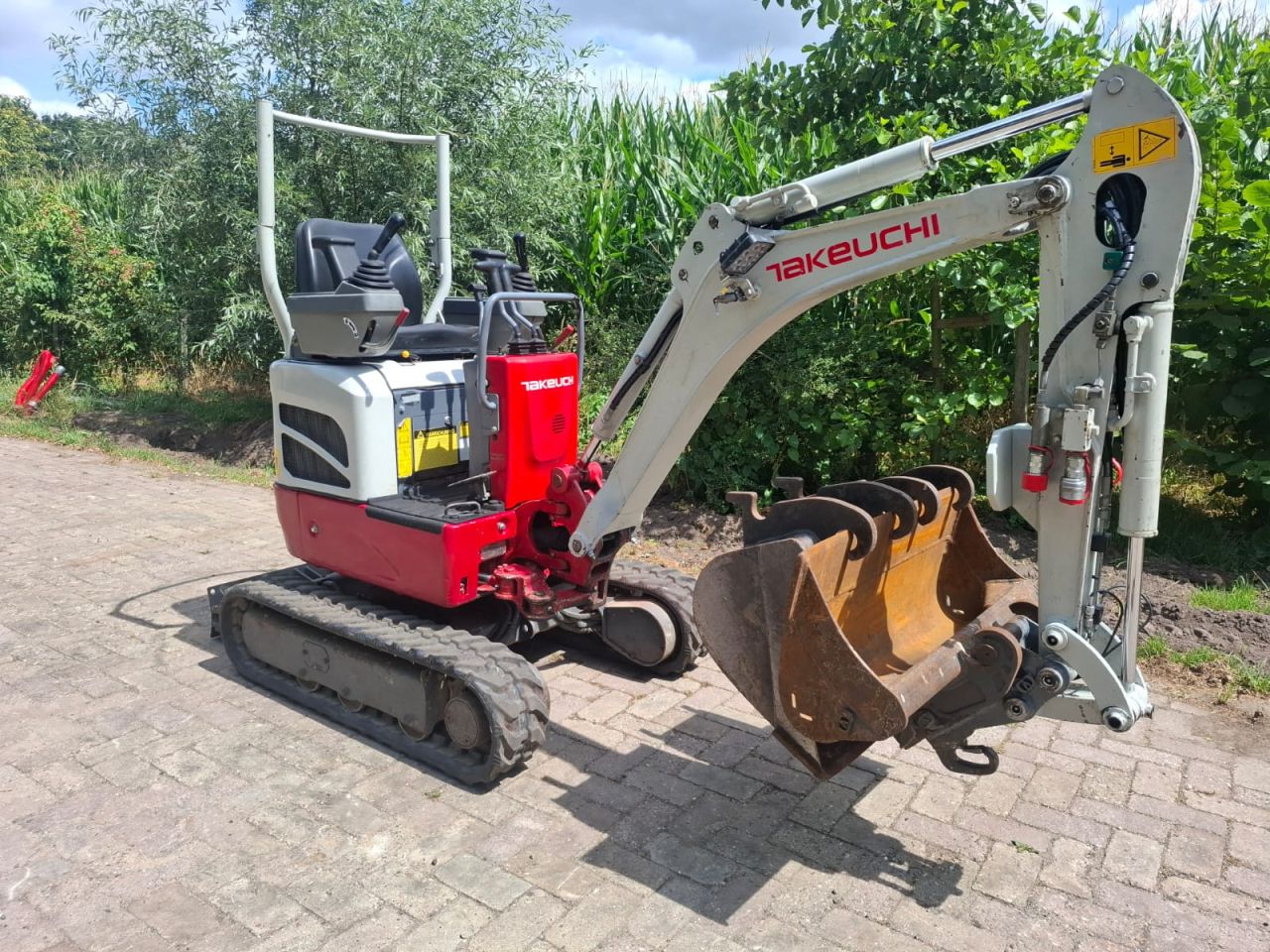 Takeuchi TB210R | bj 2019 | 2039uur | Sloopsorteer functie