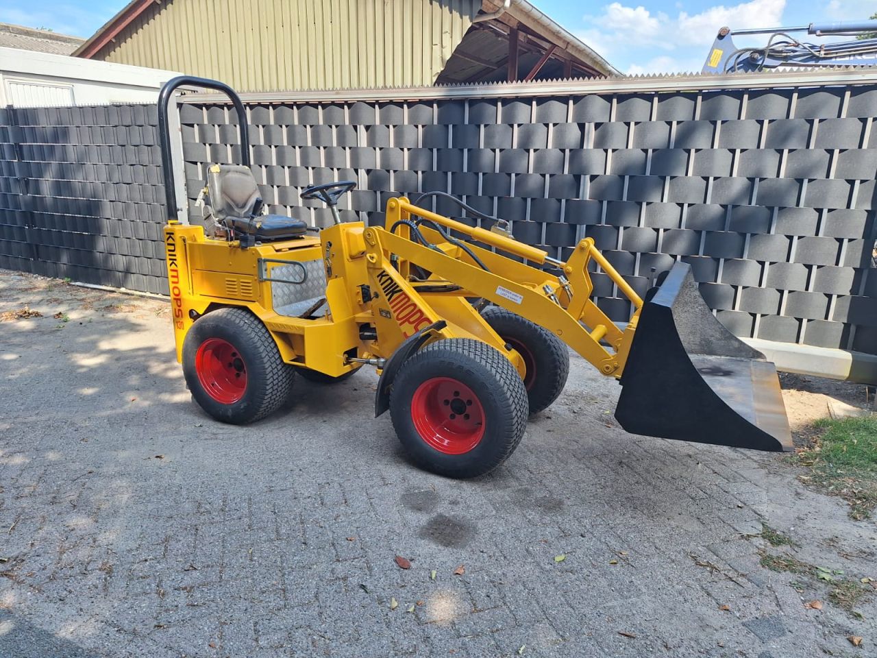 Knikmops 130 minishovel kubota bobcat yanmar avant weidemann
