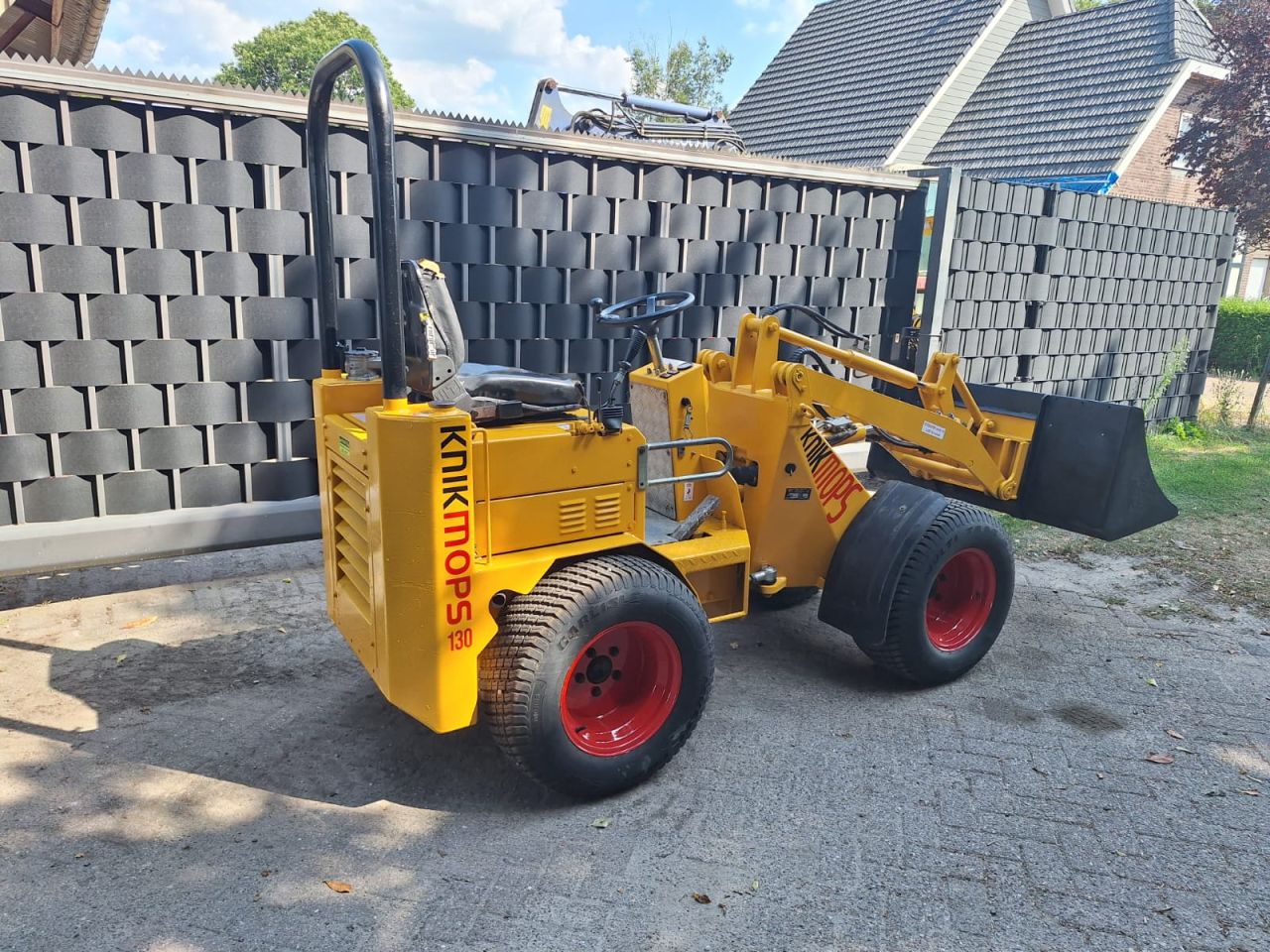 Knikmops 130 minishovel kubota bobcat yanmar avant weidemann