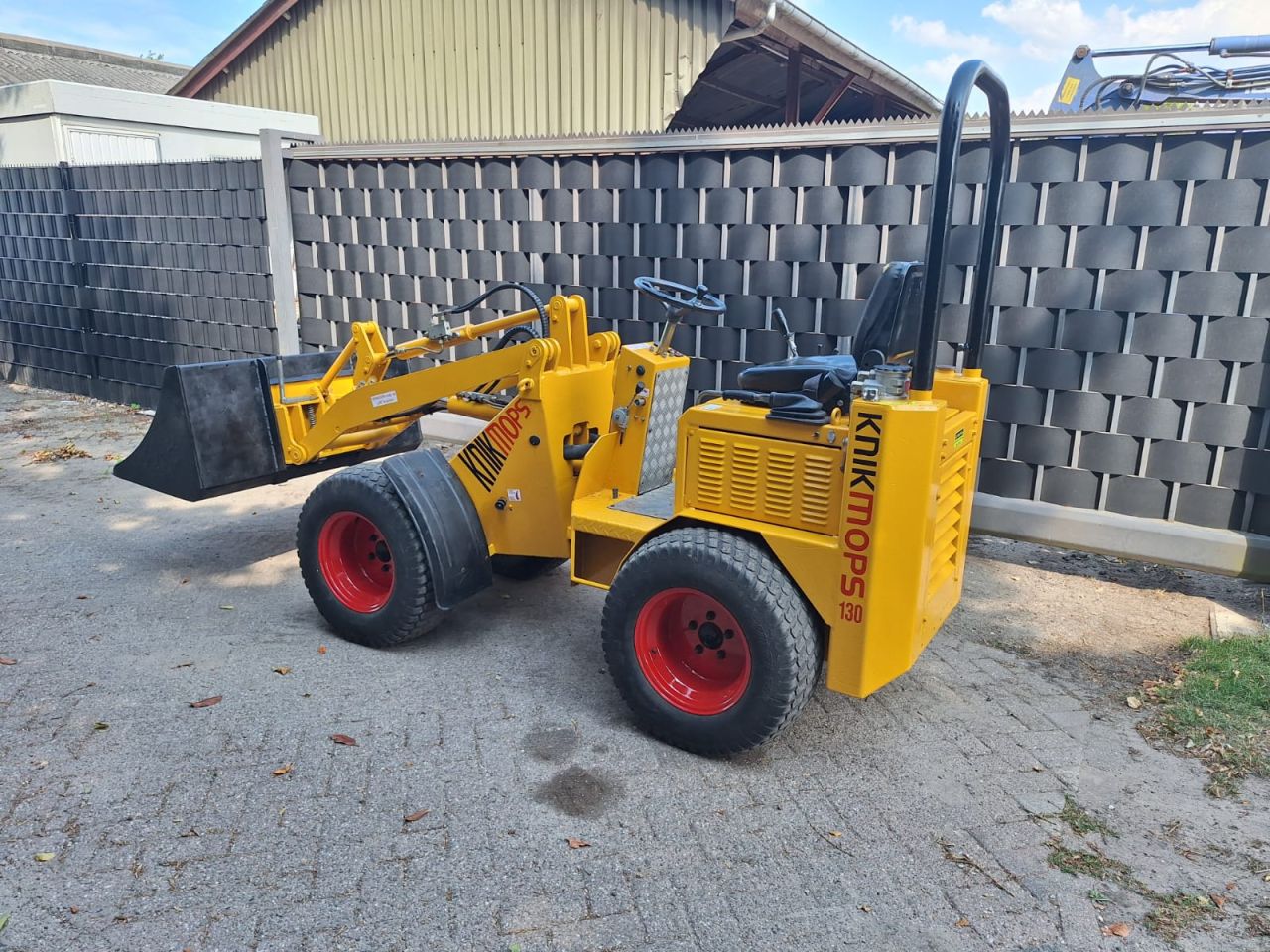 Knikmops 130 minishovel kubota bobcat yanmar avant weidemann