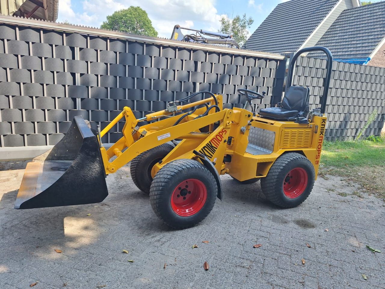 Knikmops 130 minishovel kubota bobcat yanmar avant weidemann